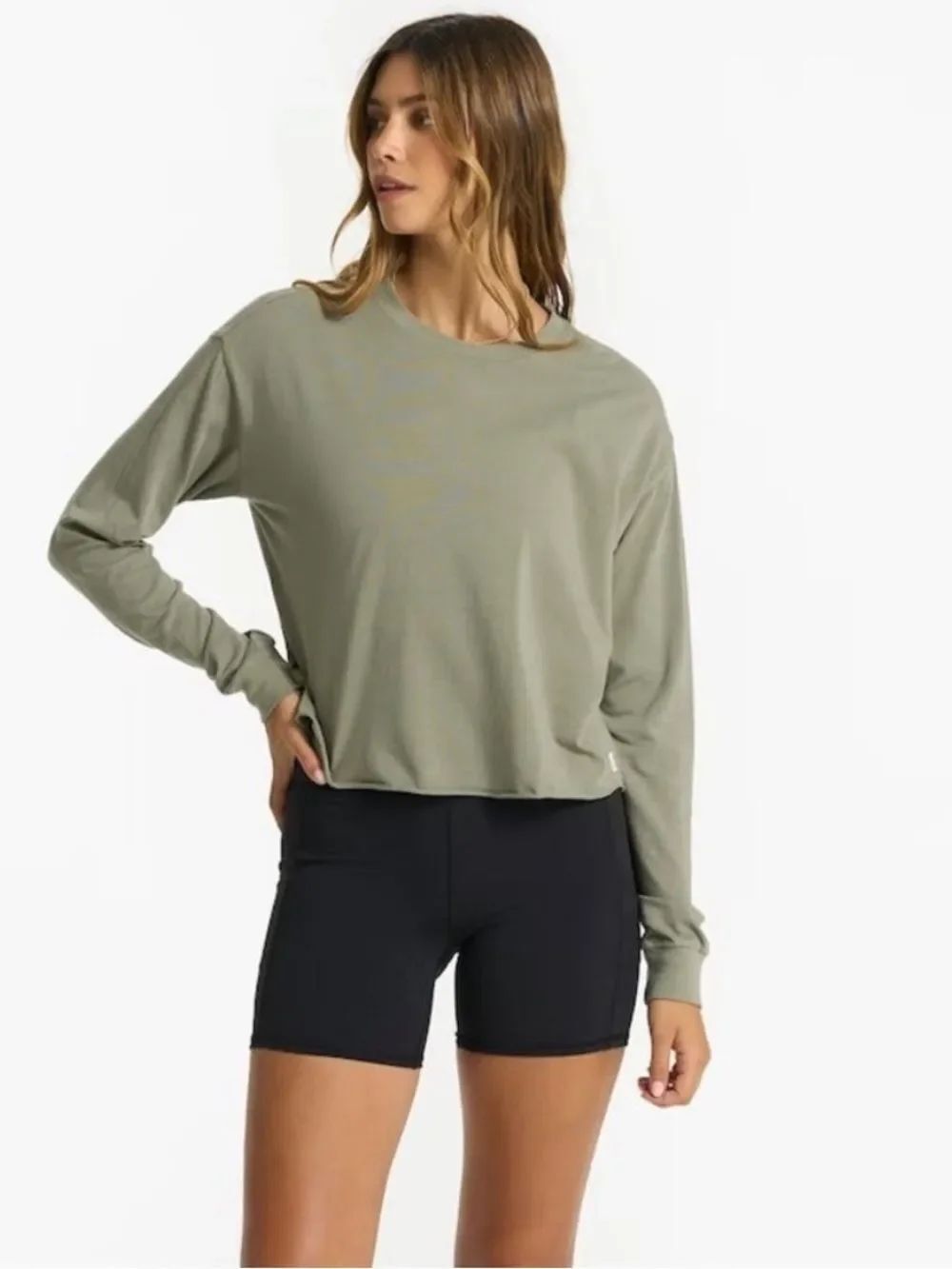 Vuori Long Sleeve Coast Tee Sage Green Azure Raw Hem Womens Medium